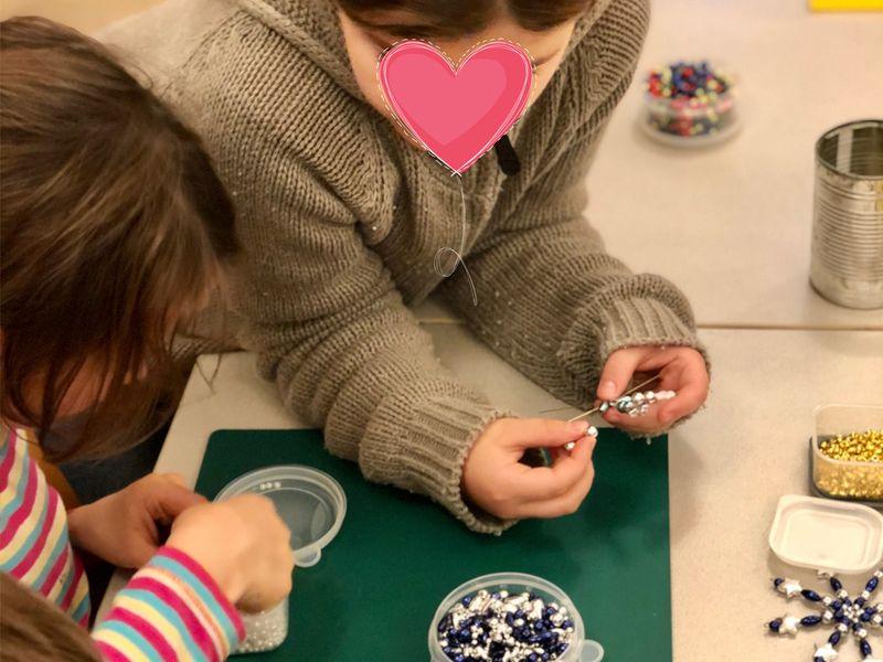 Basteln Kinder beim Basteln