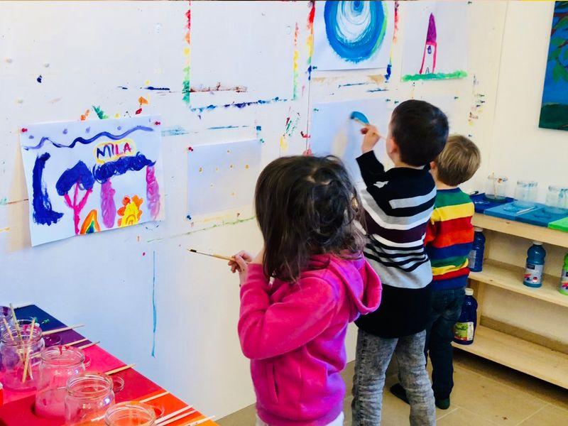 Malen Kinder beim Malen