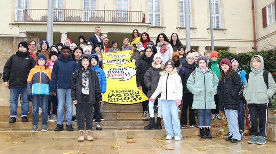 Zeichen für Kinderrechte am Landhaus
