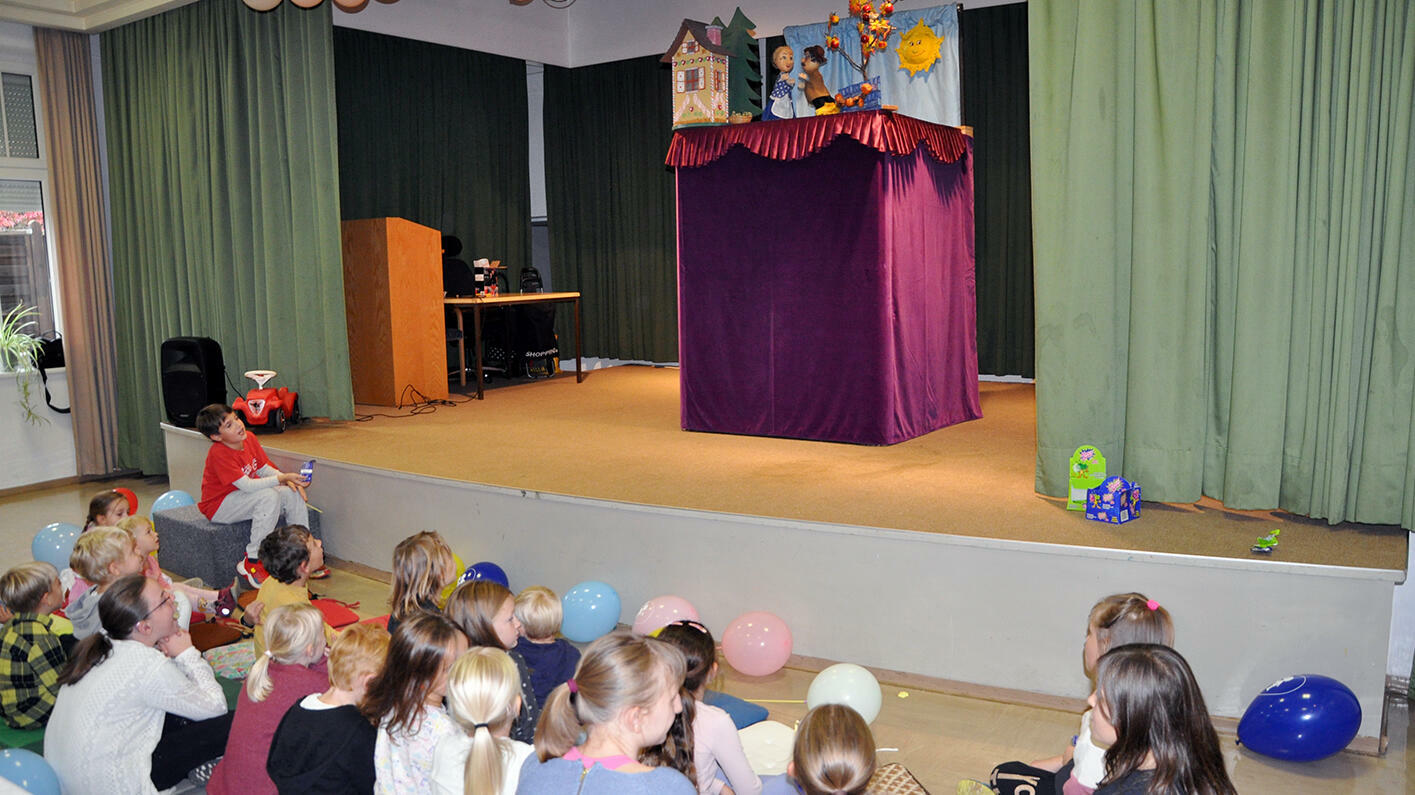 Bühne im EKIZ Großpetersdorf