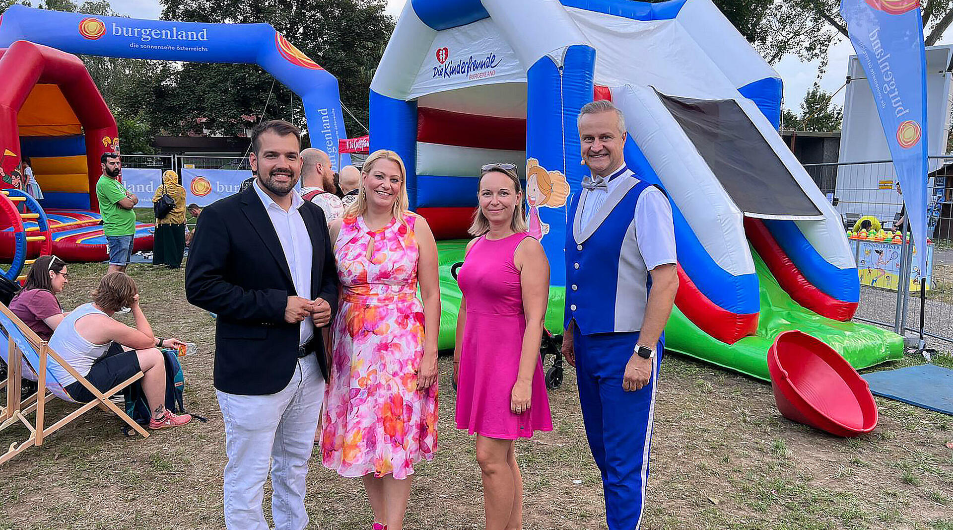 Landesrätin Mag.a (FH) Daniela Winkler mit LAbg. Bürgermeister Kilian Brandstätter zu Gast in der „Kids & Family Area“ am Golser Volksfest